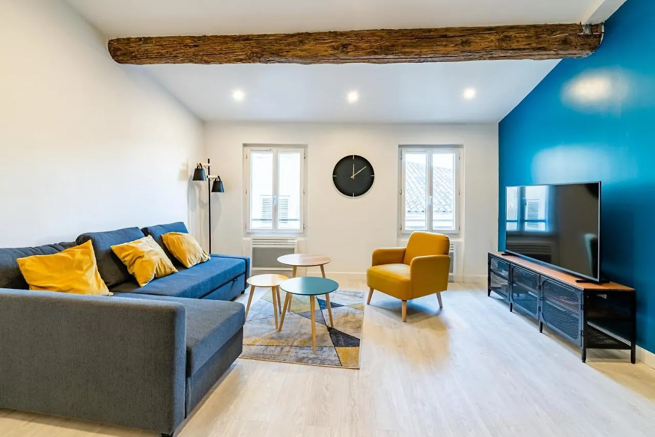 Apartment Roche : 3 Chambres,6 Personnes, Bien Equipe, Deco+ Toulon