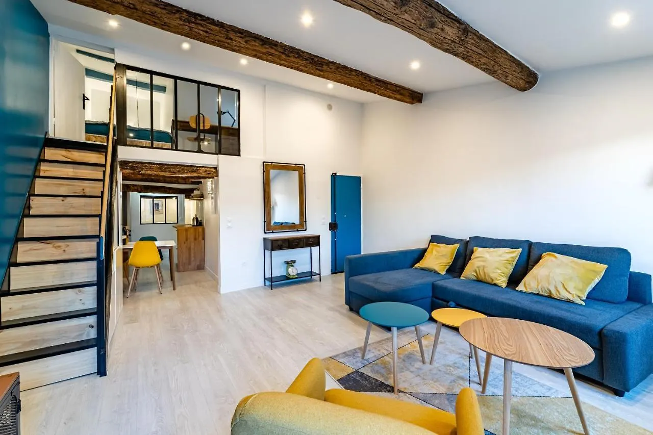 Apartment Roche : 3 Chambres,6 Personnes, Bien Equipe, Deco+ Toulon