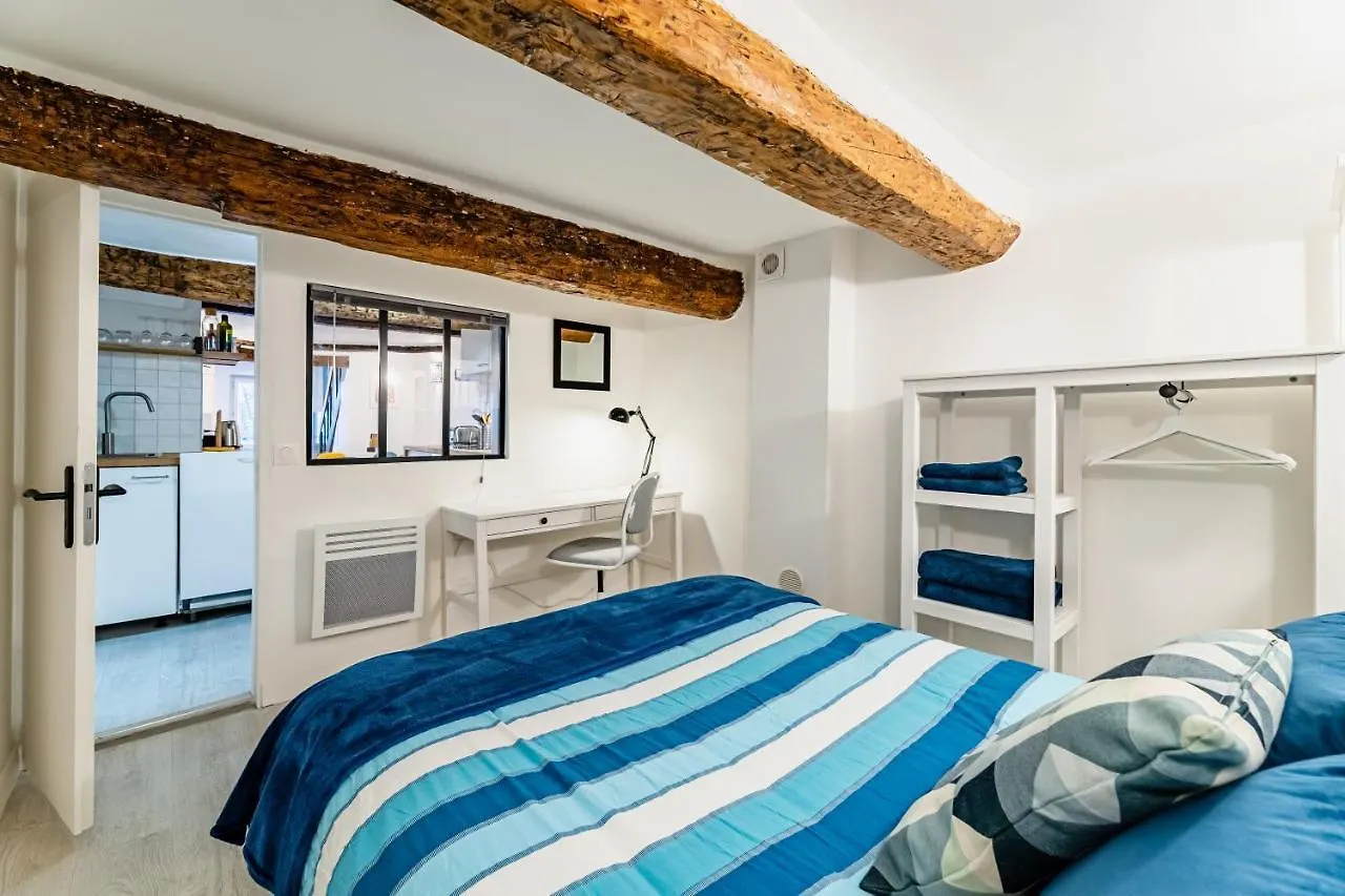 Roche : 3 Chambres,6 Personnes, Bien Equipe, Deco+ Toulon France