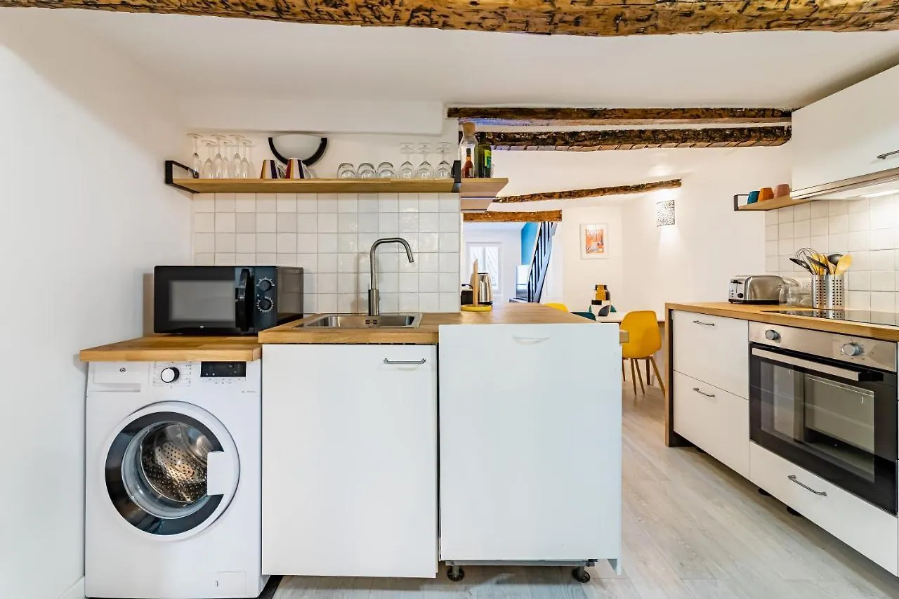 Roche : 3 Chambres,6 Personnes, Bien Equipe, Deco+ Toulon 0*,  France