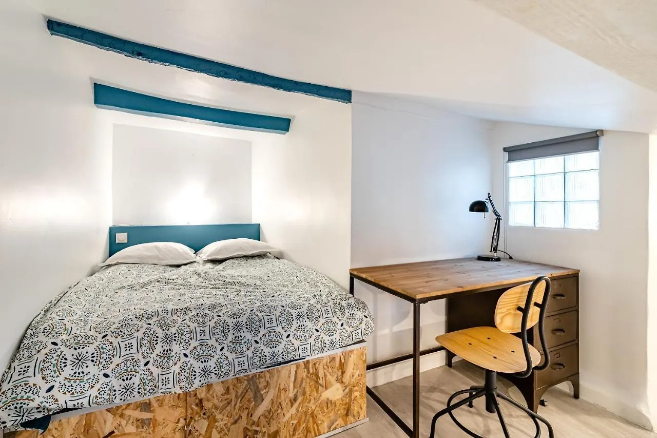 Roche : 3 Chambres,6 Personnes, Bien Equipe, Deco+ Toulon