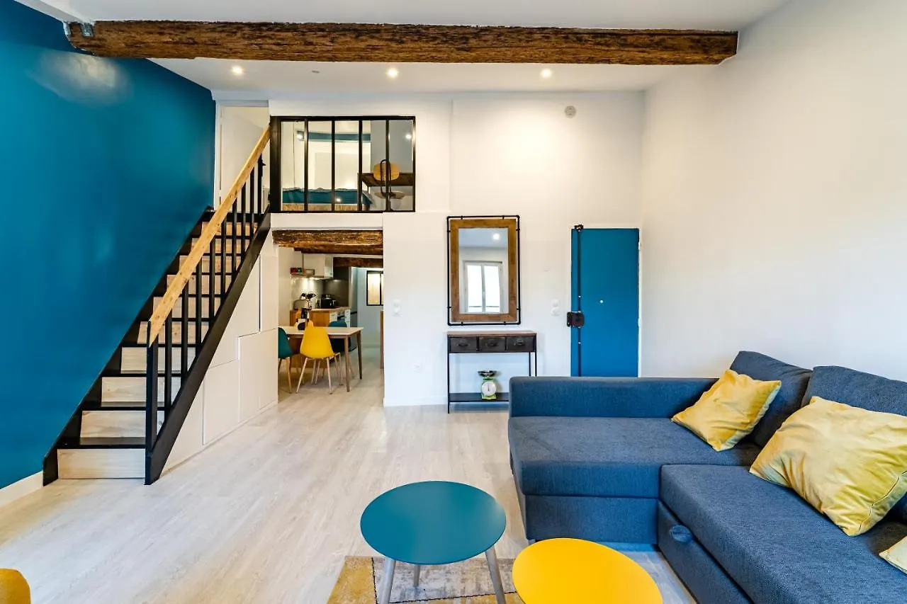 Apartment Roche : 3 Chambres,6 Personnes, Bien Equipe, Deco+ Toulon