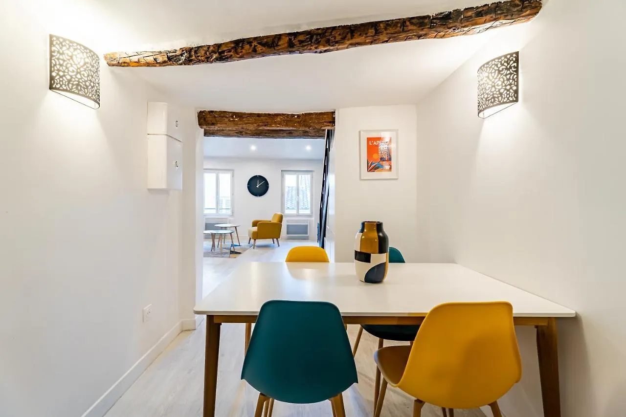 Roche : 3 Chambres,6 Personnes, Bien Equipe, Deco+ Toulon Appartement